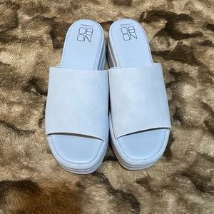 No Boundaries Blue Platformed Heels Size 7